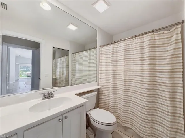 5712 Drummond Way Way, Naples, Florida 34119