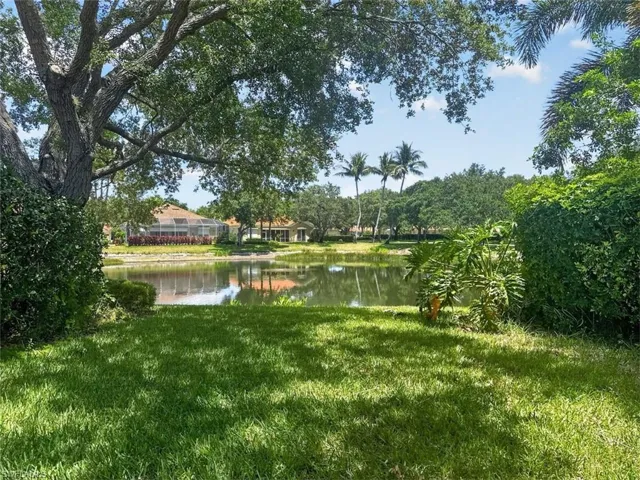 5712 Drummond Way Way, Naples, Florida 34119