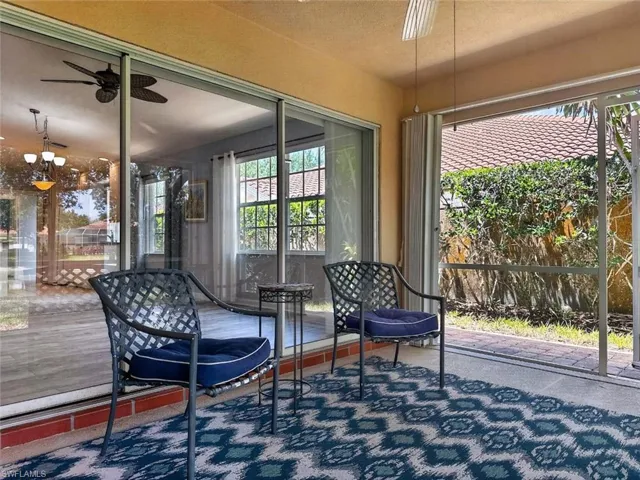 5712 Drummond Way Way, Naples, Florida 34119