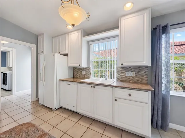 5712 Drummond Way Way, Naples, Florida 34119