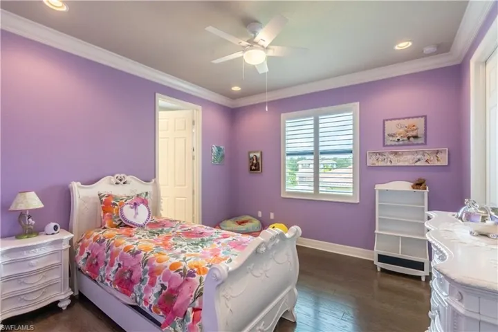 Room featuring wood-finish flooring, recessed lighting, a ceiling fan, and crown molding