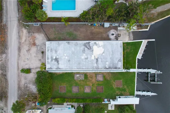 Birds eye view of property