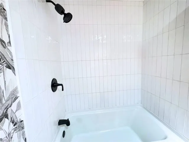 Individually laid tile, water filter on shower head (2024)