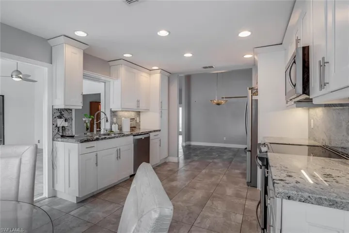 Gorgeous kitchen view.