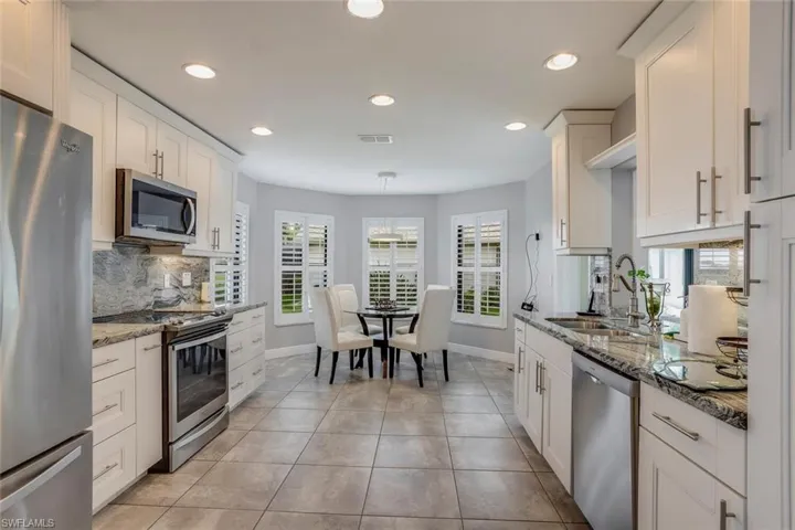 Fabulous kitchen! Granite counters, stainless appliances.