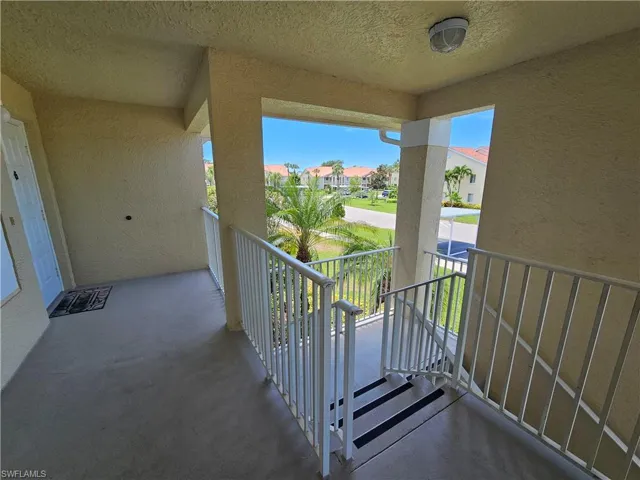 7742  Emerald  CIR, Naples, FL 34109