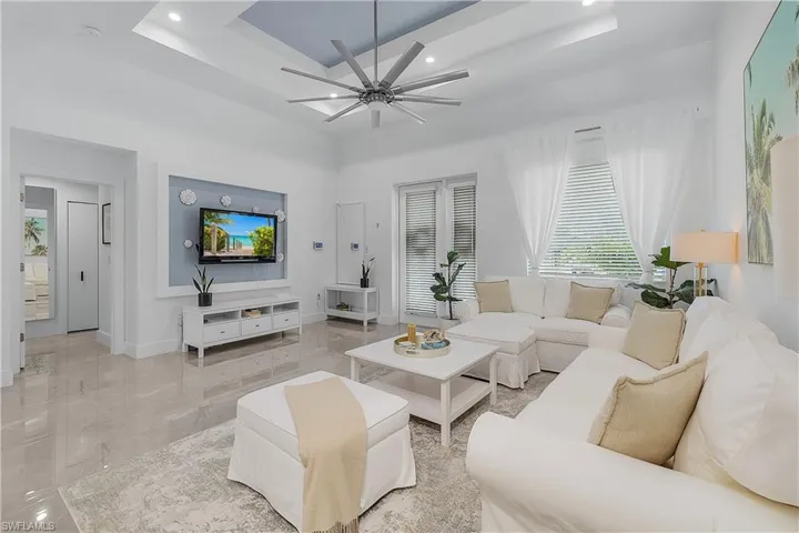 Modern 32x32 Porcelain Tile Throughout!