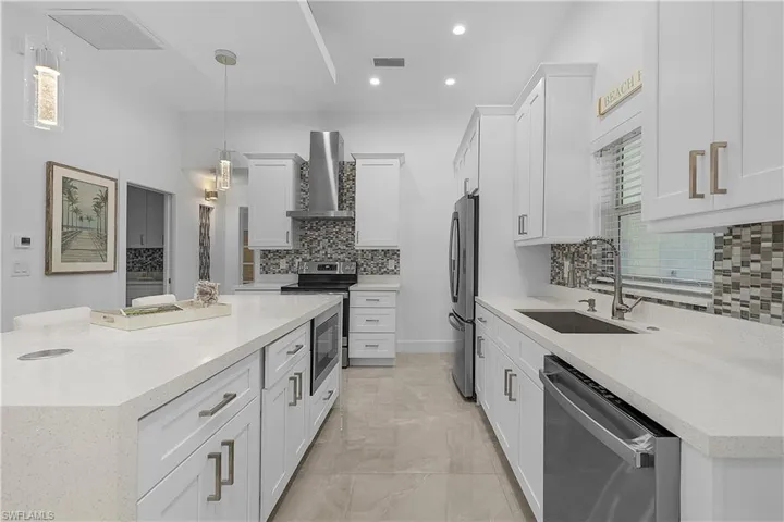 Gorgeous Customized Kitchen-Mosaic Backsplash!