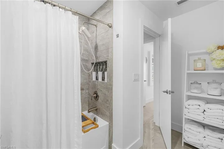 1922 Ne 17th Pl, Cape Coral, Florida 33909