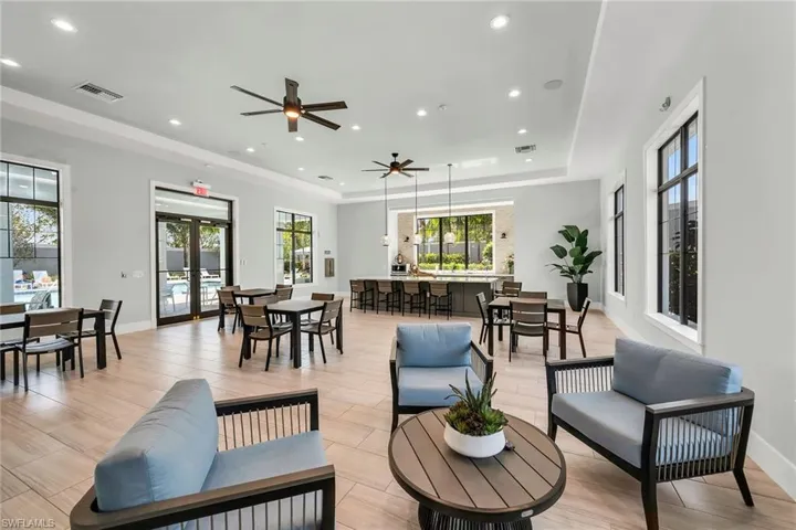 2560  Seychelles  DR, Naples, FL 34112