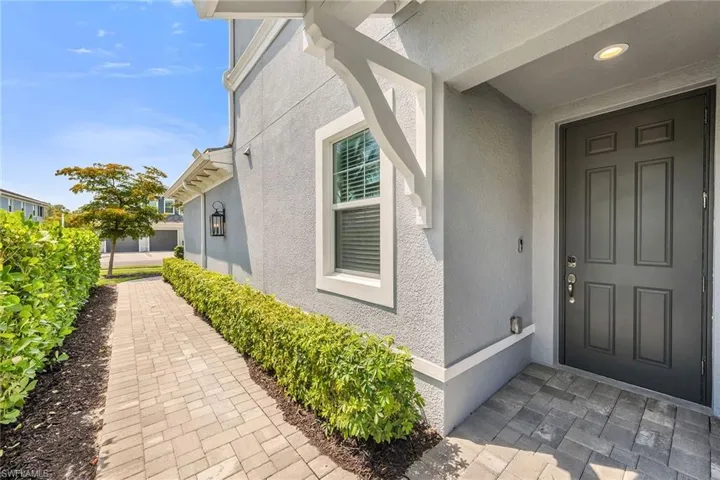 2560  Seychelles  DR, Naples, FL 34112