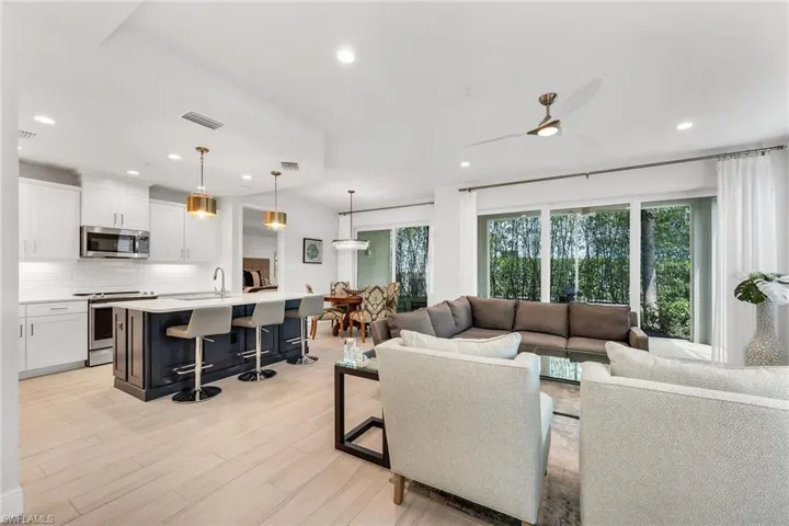 2560  Seychelles  DR, Naples, FL 34112