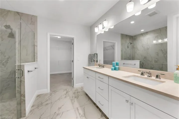 2560  Seychelles  DR, Naples, FL 34112