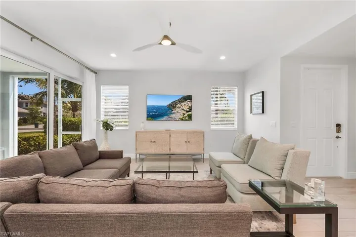 2560  Seychelles  DR, Naples, FL 34112