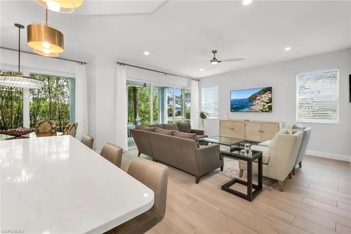 2560  Seychelles  DR, Naples, FL 34112