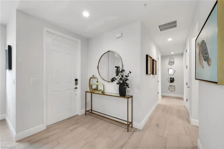 2560  Seychelles  DR, Naples, FL 34112