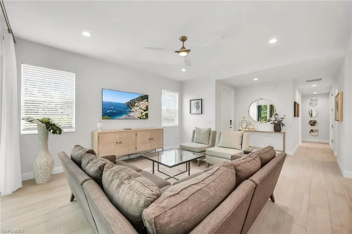 2560  Seychelles  DR, Naples, FL 34112
