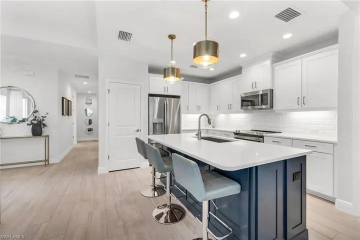 2560  Seychelles  DR, Naples, FL 34112