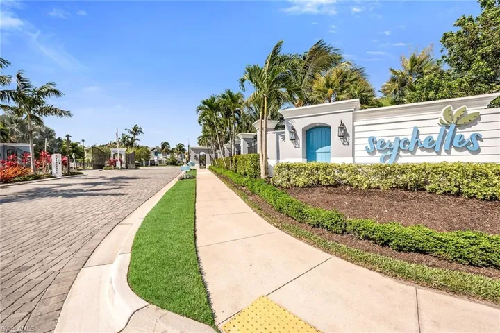 2560  Seychelles  DR, Naples, FL 34112