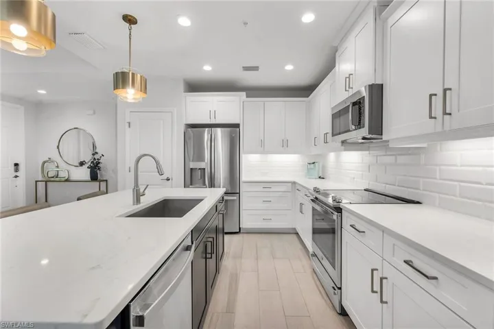2560  Seychelles  DR, Naples, FL 34112