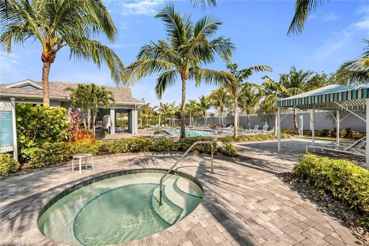 2560  Seychelles  DR, Naples, FL 34112