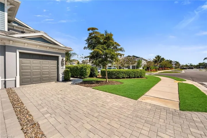 2560  Seychelles  DR, Naples, FL 34112