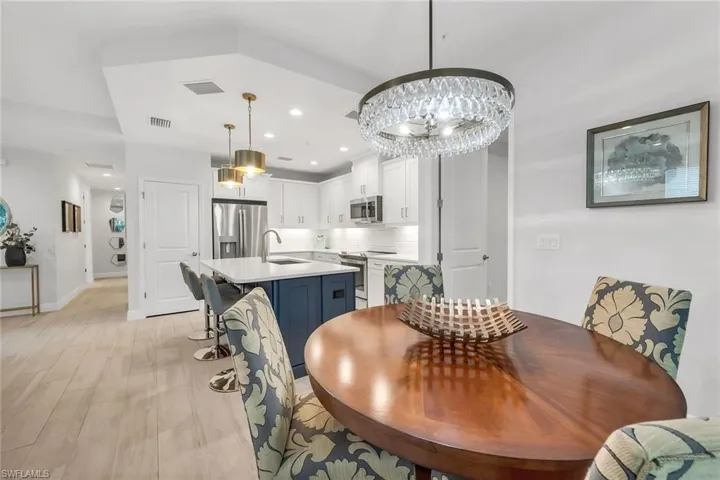 2560  Seychelles  DR, Naples, FL 34112