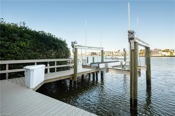410  Flagship  DR, Naples, FL 34108