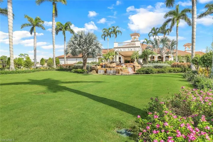 Vasari is proud to offer a renovated championship 18-hole golf course re-designed by Billy Fuller. Golf lessons, convenient tee times, tournaments, clinics, a fully stocked Pro Shop, and spectacular practice areas to enhance your golf experience.
