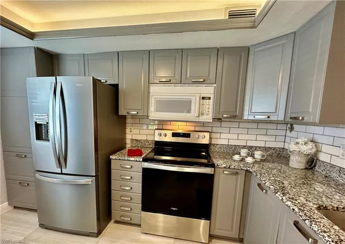 I-1 Custom Designed Kitchen with Newer Stainless Package