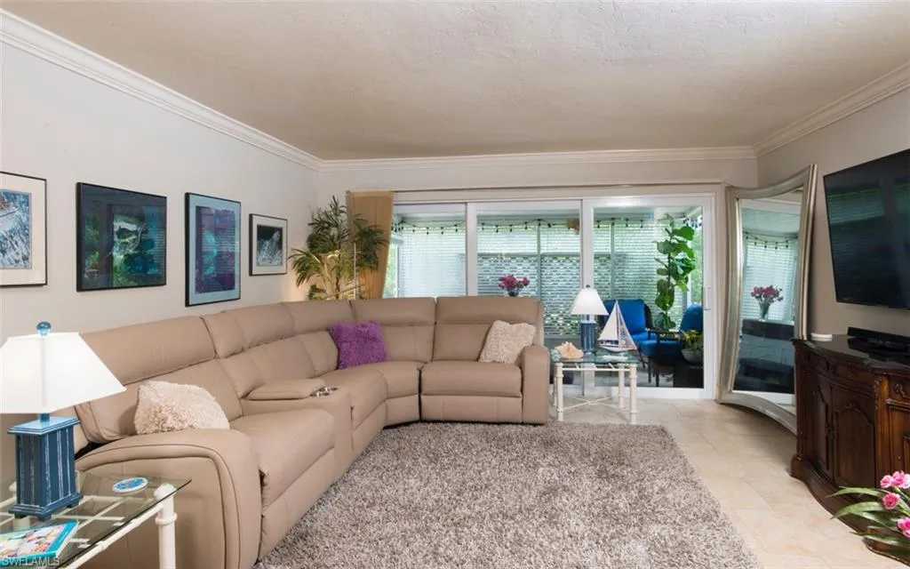30 Glades BLVD, Naples, FL 34112,224083388