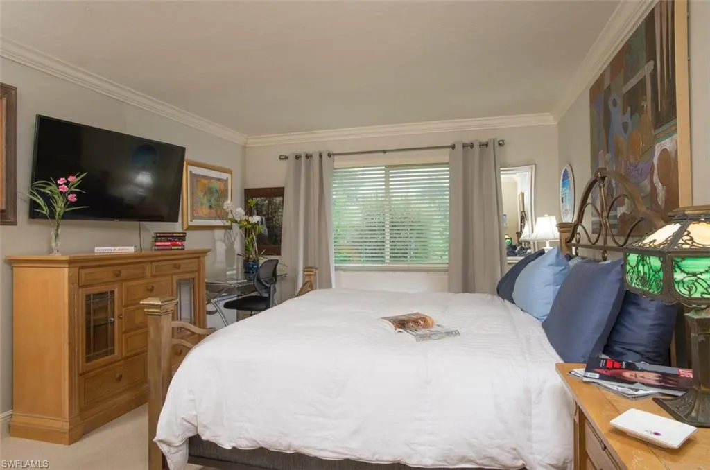 30 Glades BLVD, Naples, FL 34112,224083388