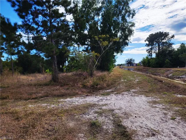 View of dirt / gravel road