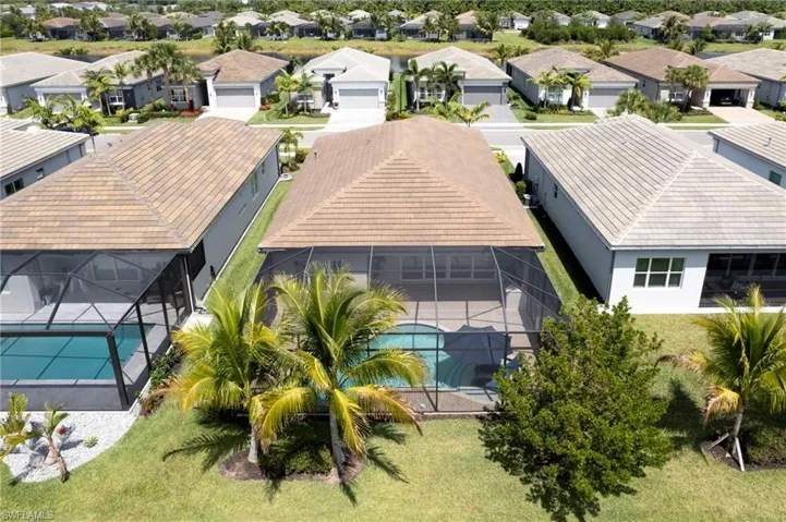 Birds eye view of property featuring a residential view