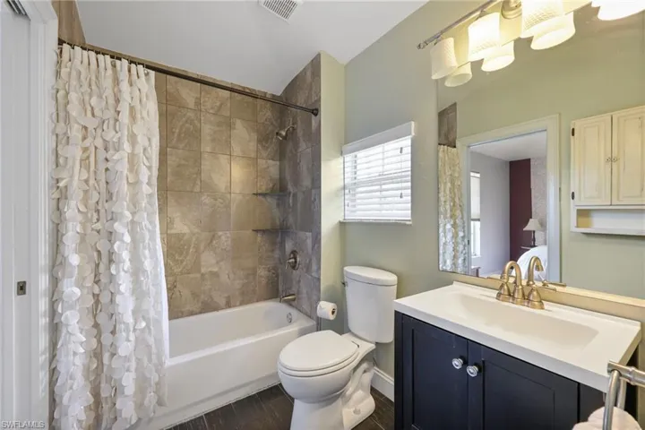 Upstairs Second Ensuite Bath