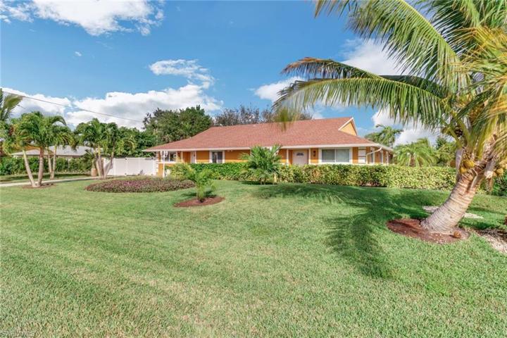 2243  Hunter  BLVD, Naples, FL 34116