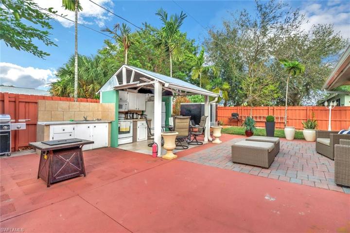 2243  Hunter  BLVD, Naples, FL 34116