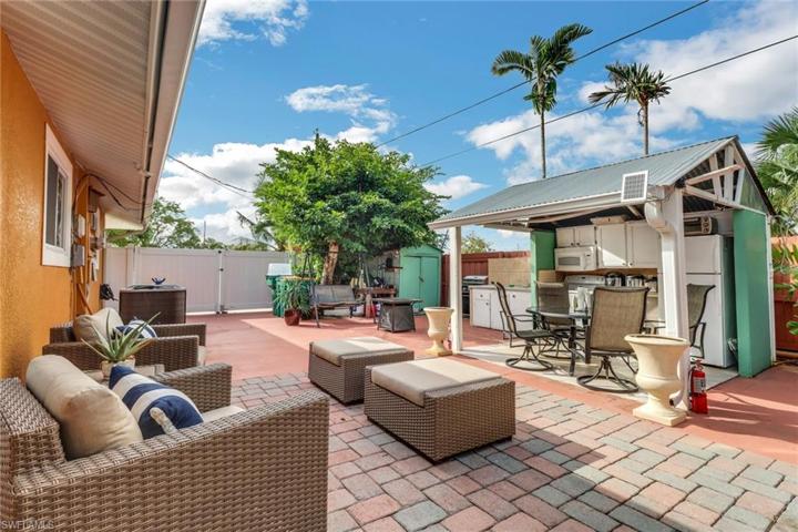 2243  Hunter  BLVD, Naples, FL 34116
