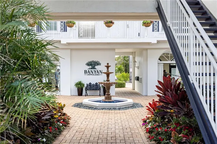 292 14th Ave S A, Naples, Florida 34102