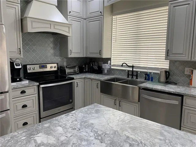 619 92nd Ave N, Naples, Florida 34108