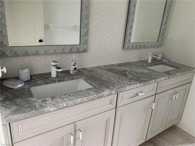 619 92nd Ave N, Naples, Florida 34108