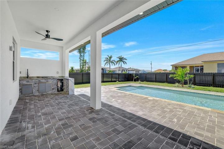 614 NE 2nd AVE, CAPE CORAL FL 33909