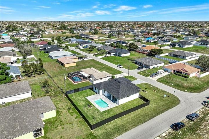 614 NE 2nd AVE, CAPE CORAL FL 33909