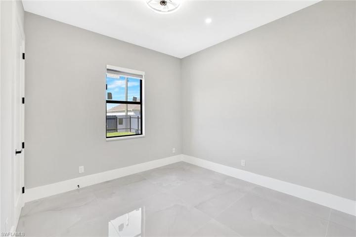 614 NE 2nd AVE, CAPE CORAL FL 33909