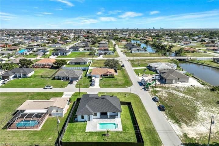 614 NE 2nd AVE, CAPE CORAL FL 33909