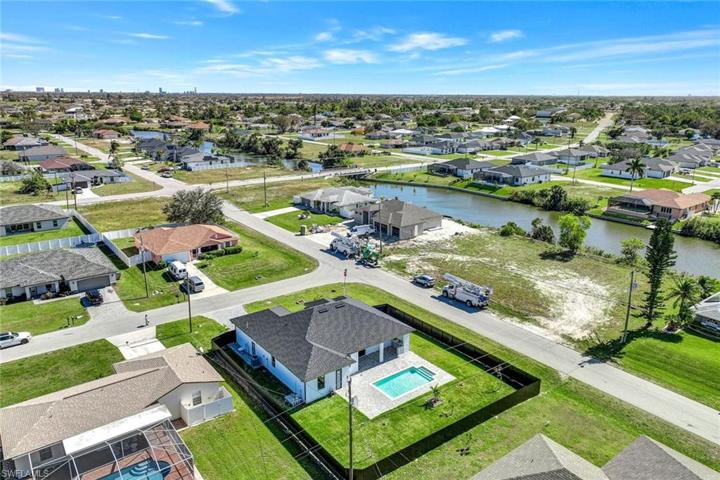614 NE 2nd AVE, CAPE CORAL FL 33909
