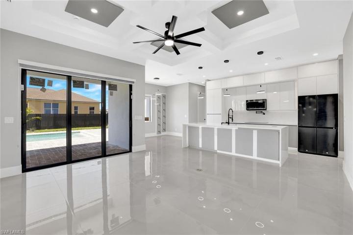 614 NE 2nd AVE, CAPE CORAL FL 33909