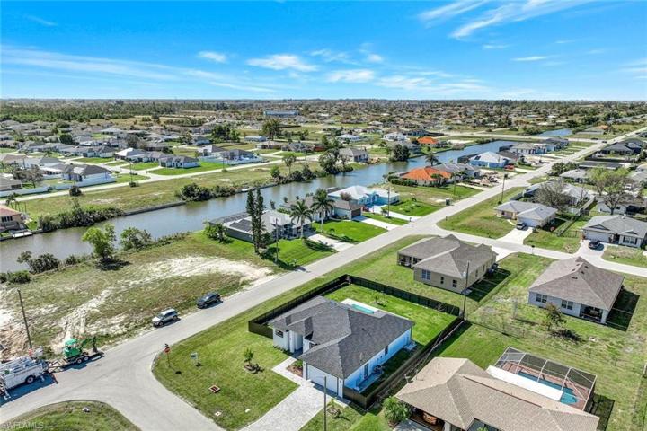 614 NE 2nd AVE, CAPE CORAL FL 33909