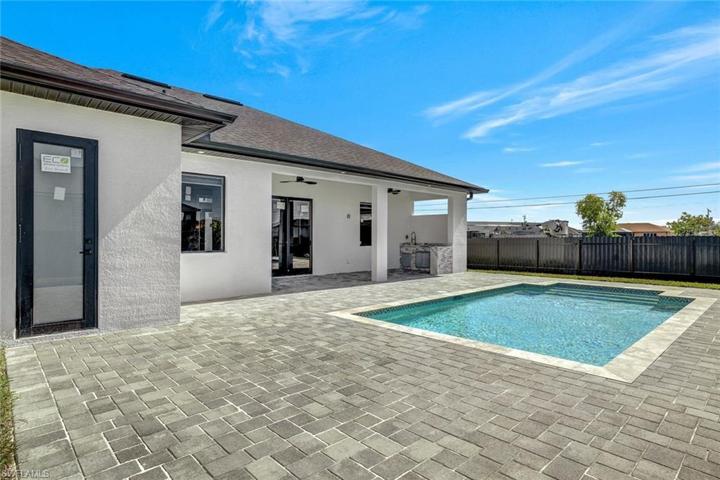 614 NE 2nd AVE, CAPE CORAL FL 33909
