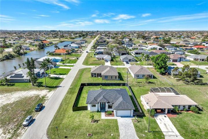 614 NE 2nd AVE, CAPE CORAL FL 33909